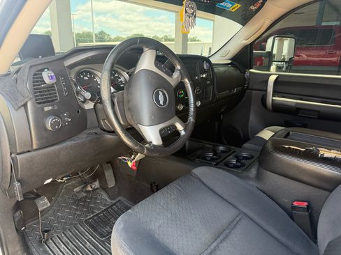 Used 2007 Chevrolet Silverado 2500 LT w/ 2LT Convenience Package RWD image 2