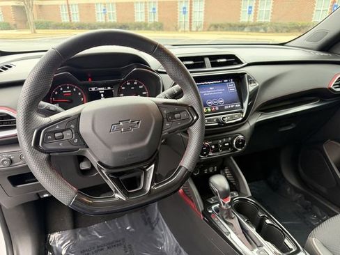 Used 2023 Chevrolet TrailBlazer RS w/ Convenience Package FWD image 12