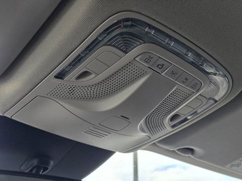 Used 2019 Mercedes-Benz Metris Passenger image 28