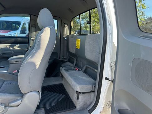 Used 2005 Toyota Tacoma PreRunner image 7