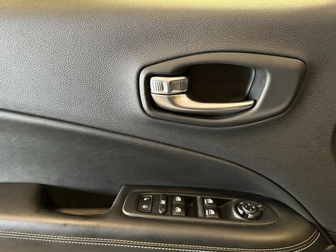 Used 2020 Jeep Compass Sport w/ Cold Weather Group image 17