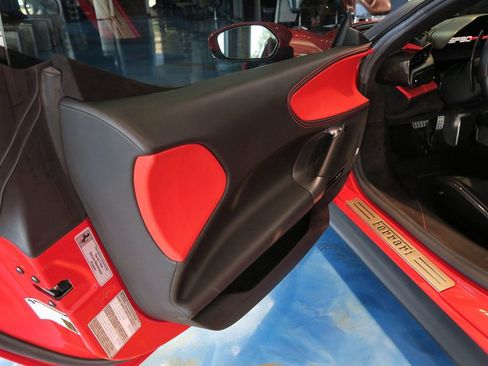 Used 2022 Ferrari SF90 Stradale image 15