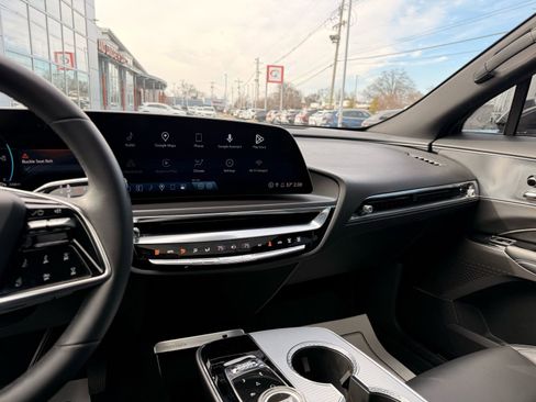 Used 2024 Cadillac Lyriq Tech AWD/4WD image 51