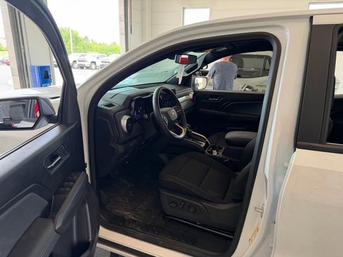 Used 2024 Chevrolet Colorado LT w/ LT Convenience Package II RWD image 5