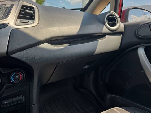 Used 2013 Ford Fiesta SE FWD image 36