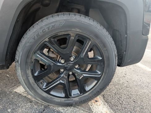 Used 2016 Jeep Renegade Latitude image 24