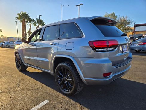 Used 2021 Jeep Grand Cherokee Laredo X image 4