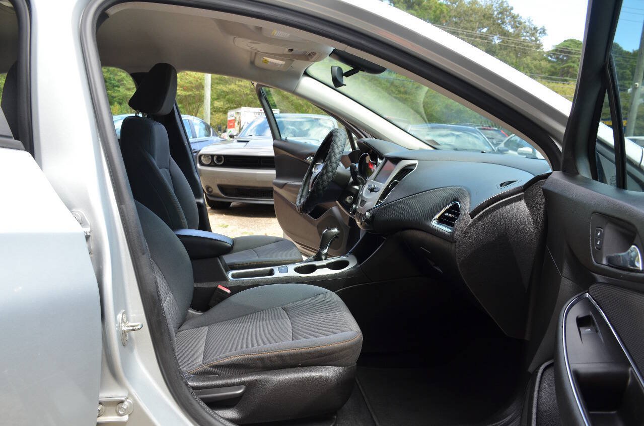 Used 2018 Chevrolet Cruze LS FWD image 10