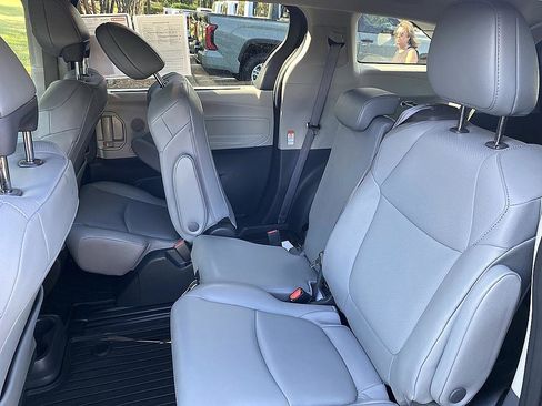 Certified 2024 Toyota Sienna XLE FWD image 16
