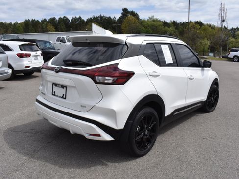 Used 2023 Nissan Kicks SR w/ SR Premium Package image 9
