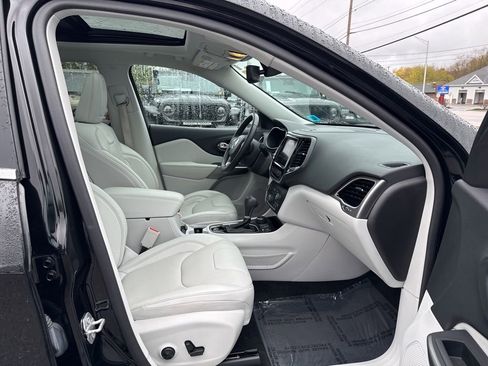Certified 2021 Jeep Cherokee Limited w/ Elite Package AWD/4WD image 31