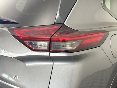 Used 2022 Nissan Rogue SV FWD image 34