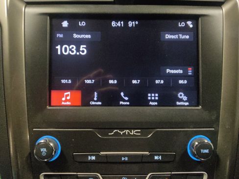Used 2019 Ford Fusion SE FWD image 25