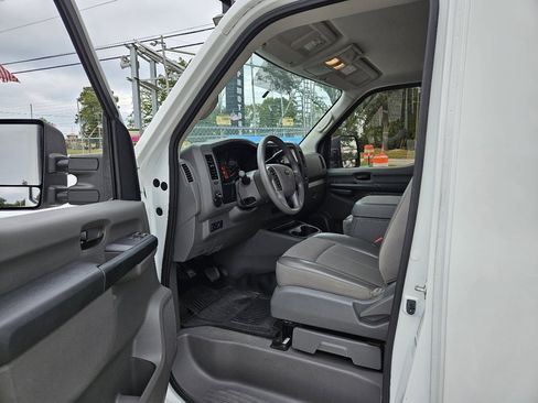 Used 2019 Nissan NV 2500 SV image 9