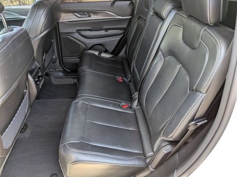 Used 2023 Jeep Grand Cherokee Limited w/ Black Appearance Package AWD/4WD image 25