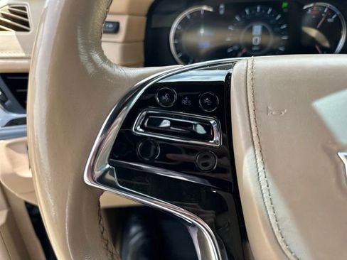 Used 2019 Cadillac Escalade ESV Platinum AWD/4WD image 16