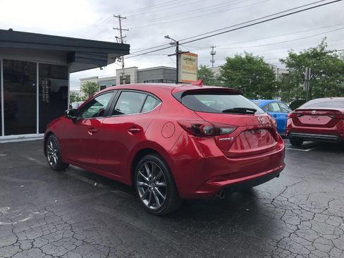 Used 2018 MAZDA MAZDA3 Grand Touring w/ Premium Equipment Package FWD image 5