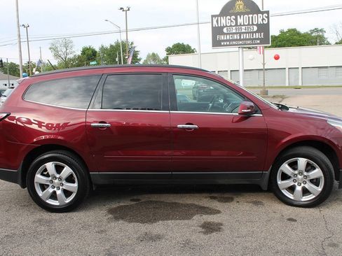 Used 2017 Chevrolet Traverse LT w/ Style and Technology Package FWD image 6