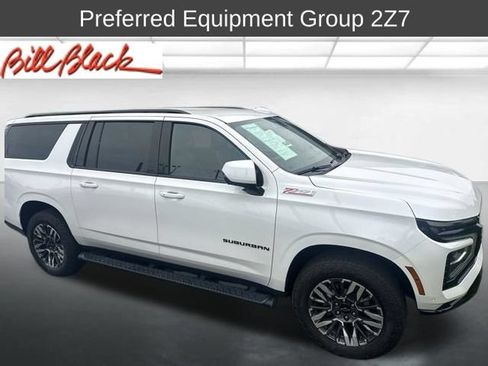Used 2025 Chevrolet Suburban Z71 AWD/4WD image 5
