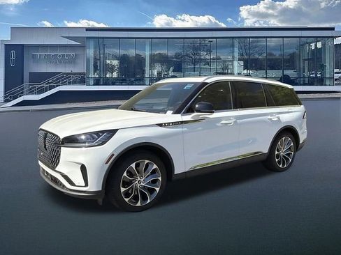 New 2025 Lincoln Aviator Reserve w/ Luxury Package RWD image 3