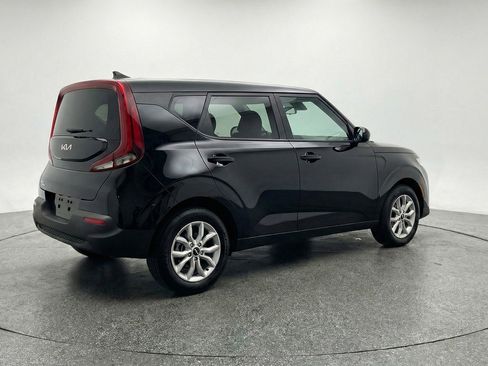 Used 2025 Kia Soul LX w/ LX Technology Package FWD image 9
