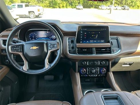 Used 2023 Chevrolet Suburban High Country image 14