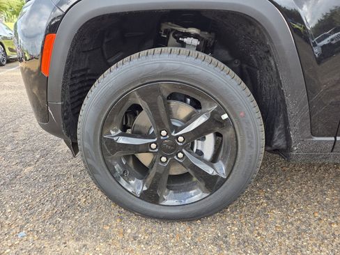 New 2026 Jeep Grand Cherokee L Limited w/ Limited Altitude Package RWD image 25