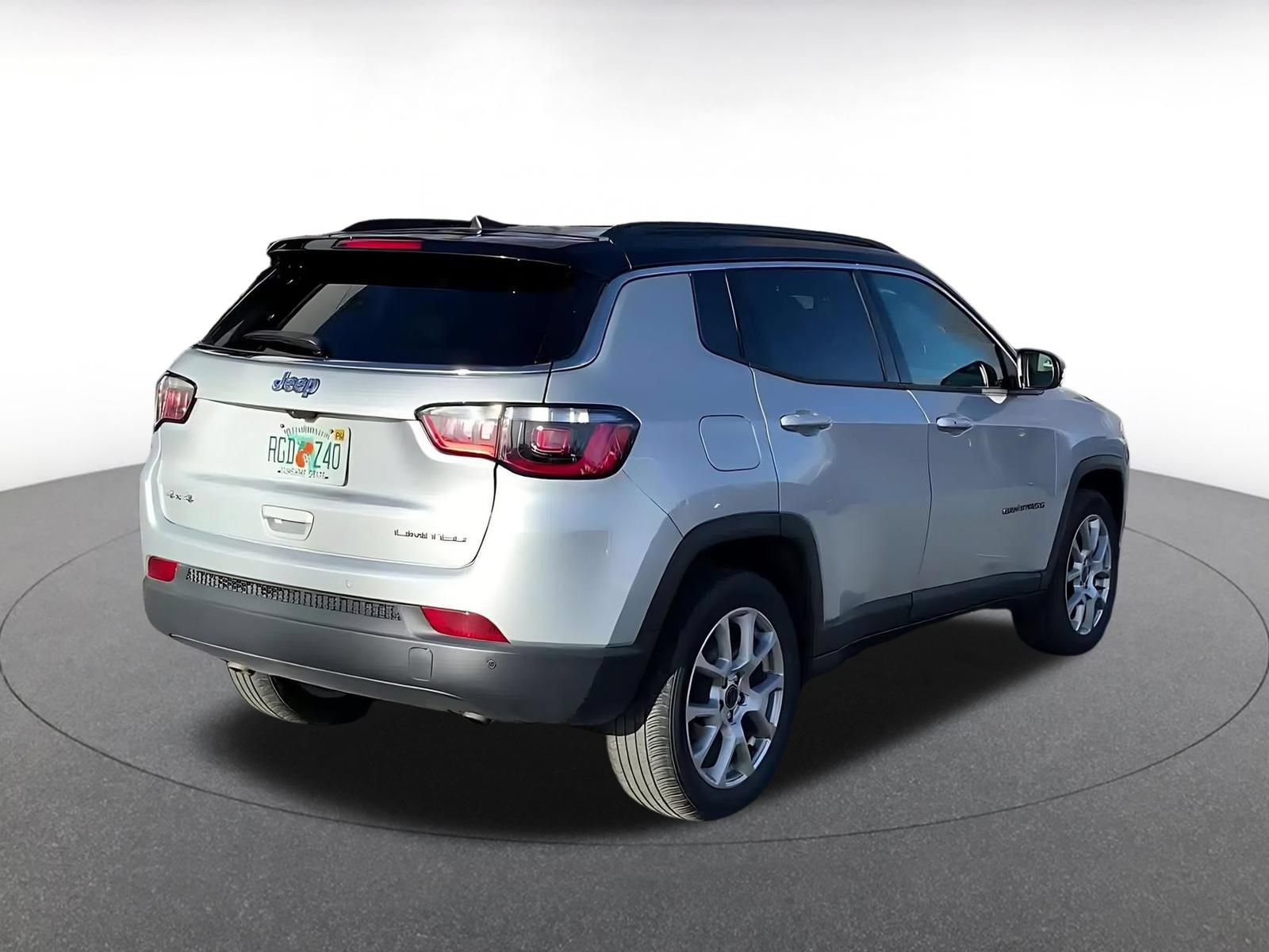 Used 2025 Jeep Compass Limited AWD/4WD image 13