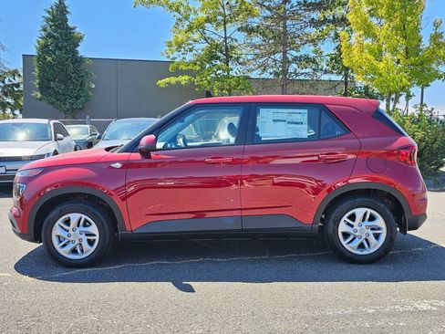 Used 2025 Hyundai Venue SE image 4