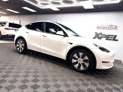 Used 2023 Tesla Model Y Long Range AWD/4WD image 2