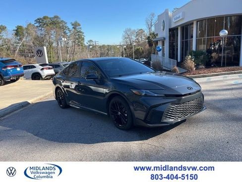 Used 2025 Toyota Camry SE image 1