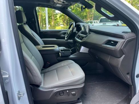 Used 2022 Chevrolet Suburban LT w/ Luxury Package AWD/4WD image 11