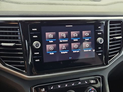 Certified 2023 Volkswagen Atlas Cross Sport SE AWD/4WD image 19