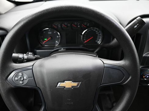 Used 2018 Chevrolet Silverado 1500 Custom w/ Custom Value Package AWD/4WD image 16