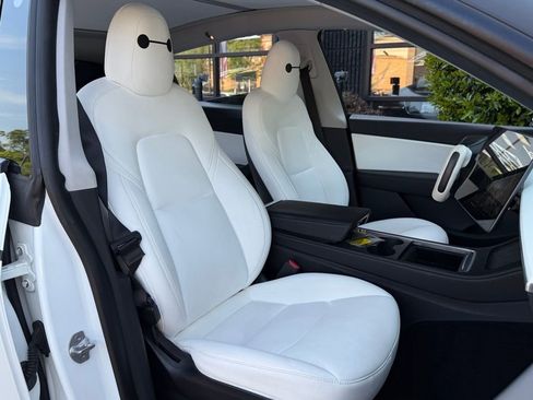 Used 2021 Tesla Model Y Long Range image 35