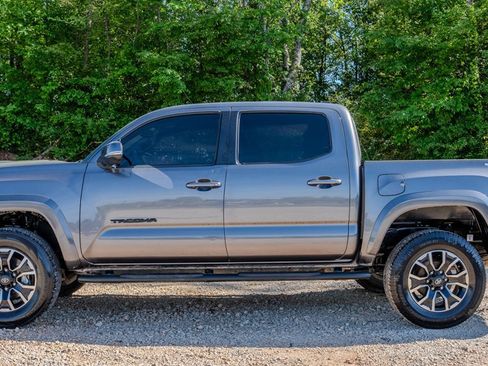 Used 2021 Toyota Tacoma TRD Sport w/ Technology Package RWD image 2