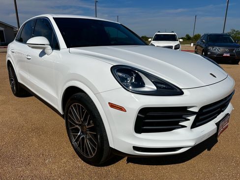 Used 2022 Porsche Cayenne Platinum Edition image 3