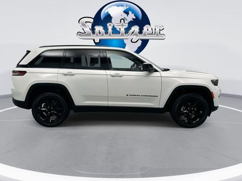Used 2023 Jeep Grand Cherokee Altitude image 10