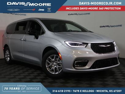 New 2026 Chrysler Pacifica Select