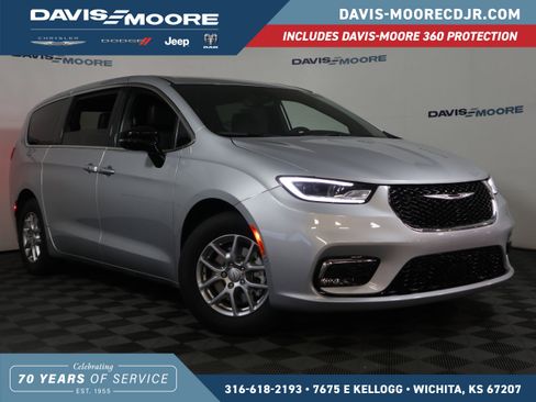 New 2026 Chrysler Pacifica Select image 1