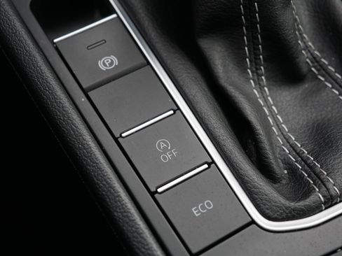 Used 2024 Volkswagen Jetta SE image 31