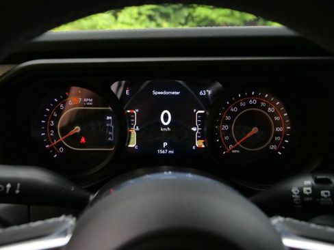 Used 2025 Jeep Wrangler Unlimited Sahara AWD/4WD image 8