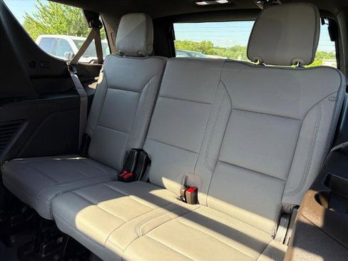 Certified 2023 GMC Yukon SLT w/ SLT Luxury Package AWD/4WD image 19