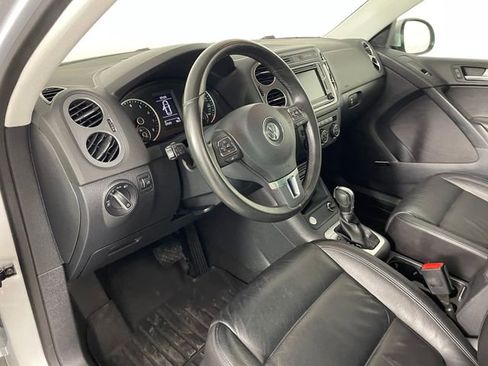 Used 2017 Volkswagen Tiguan SEL AWD/4WD image 3