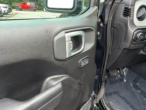 Used 2025 Jeep Wrangler Sport AWD/4WD image 15