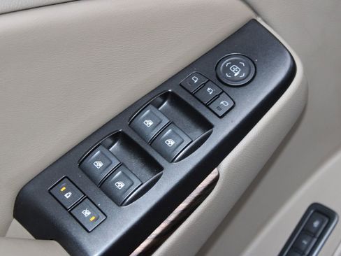 Used 2019 GMC Yukon SLT w/ Premium Edition image 24