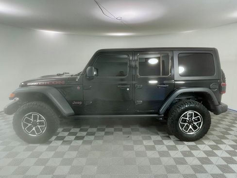 Used 2024 Jeep Wrangler Unlimited Rubicon w/ Technology Group AWD/4WD image 2