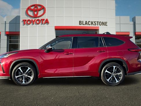 Used 2021 Toyota Highlander XSE image 6