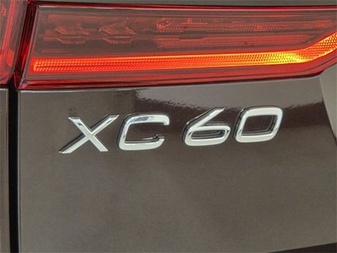 Certified 2026 Volvo XC60 B5 Core image 7