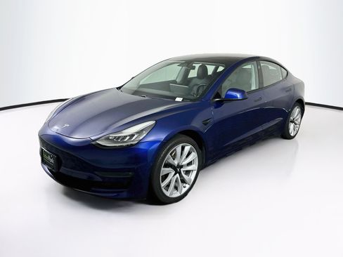 Used 2018 Tesla Model 3 Mid Range RWD image 3
